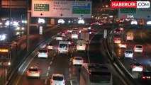 İstanbul'da Okulların Açılmasıyla Trafik Yoğunluğu Yaşandı