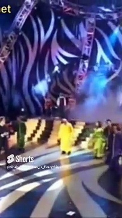 Shah Rukh Khan dancing to Shava Shava with Amitabh Bachchan
