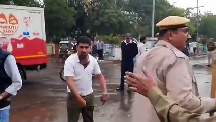 एमएलए प्रियंका चौधरी का गेस्ट लिस्ट में नाम नहीं देखकर भड़के छात्र