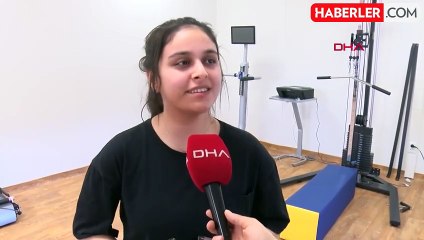 Depremde ampute olan genç, protez takıldıktan sonra yeniden yürüyebiliyor