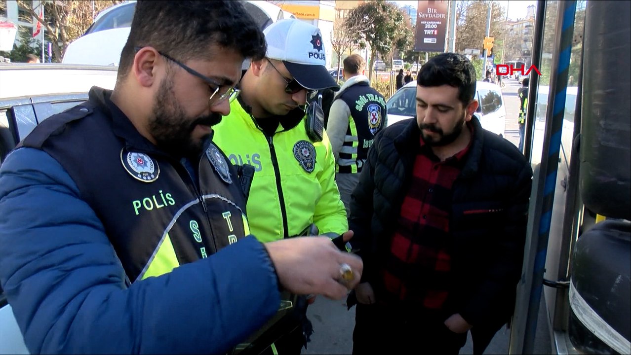 Kadıköy'de polis yolcu gibi bindi... Minibüsçülere ceza yağdı