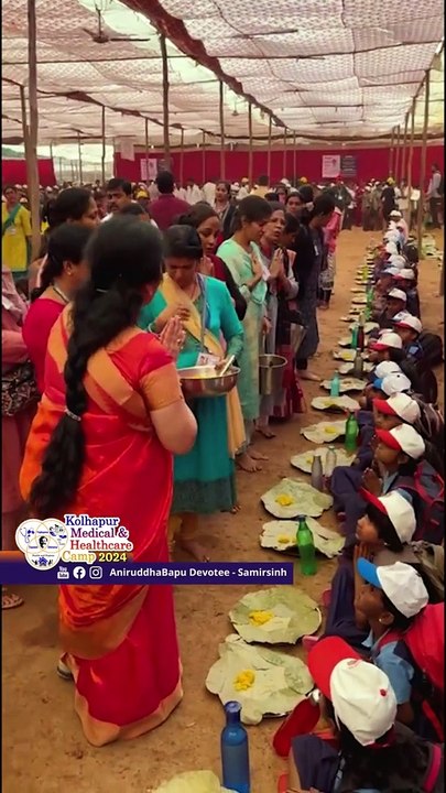 Parampujya Nandaai serving food with love to schoolchildren at the camp   #KolhapurMedicalCamp