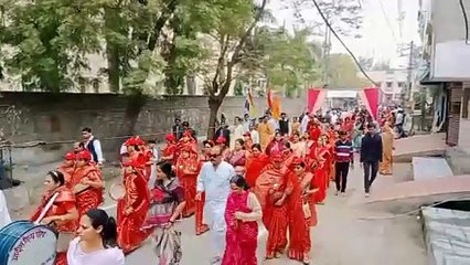 संत के आगमन पर सजाई  रंगोली, उतारी आरती और लगे जयकारे