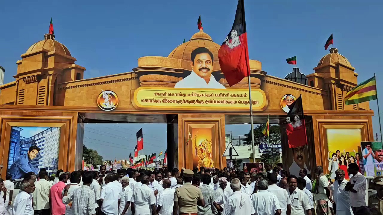 மாஸாக டிராக்டரில் வந்து உழவர்கள் பேரணியை தொடங்கி வைத்த எடப்பாடி பழனிசாமி