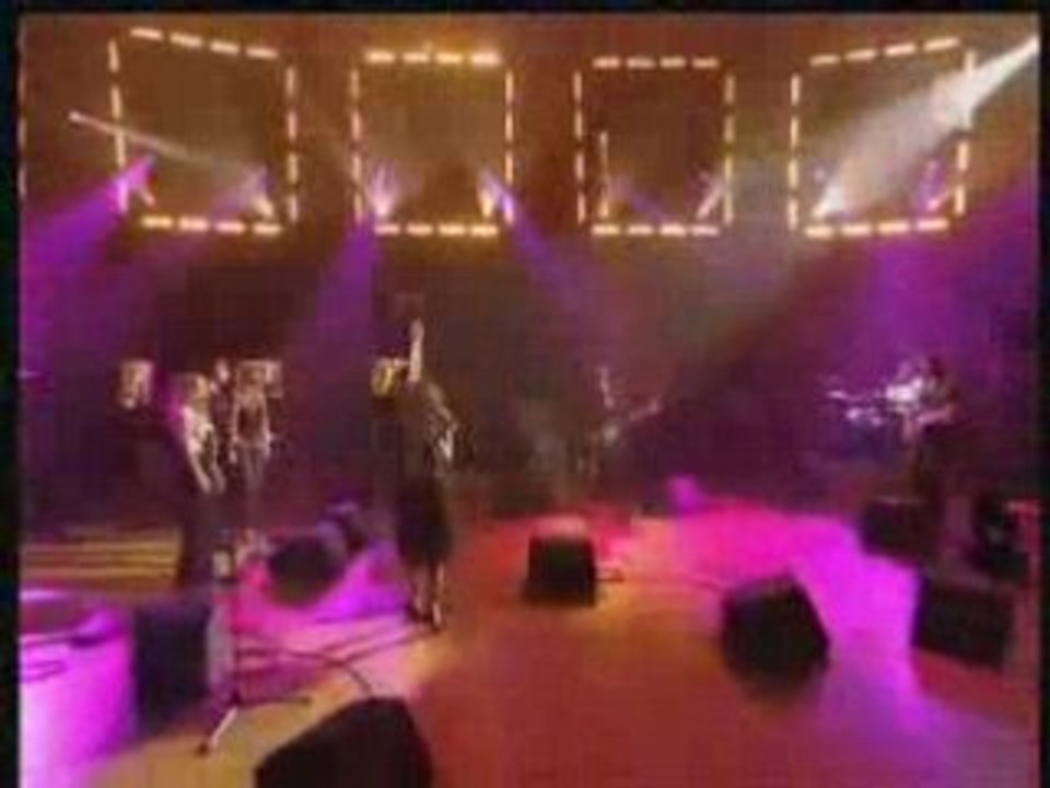 Adrienne Pauly . j'veux un mec