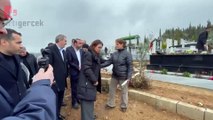 DEM Parti Eş Genel Başkanı Bakırkan ve beraberindeki heyet Adıyaman'da Karapınar Mezarlığı'nı ziyaret etti.