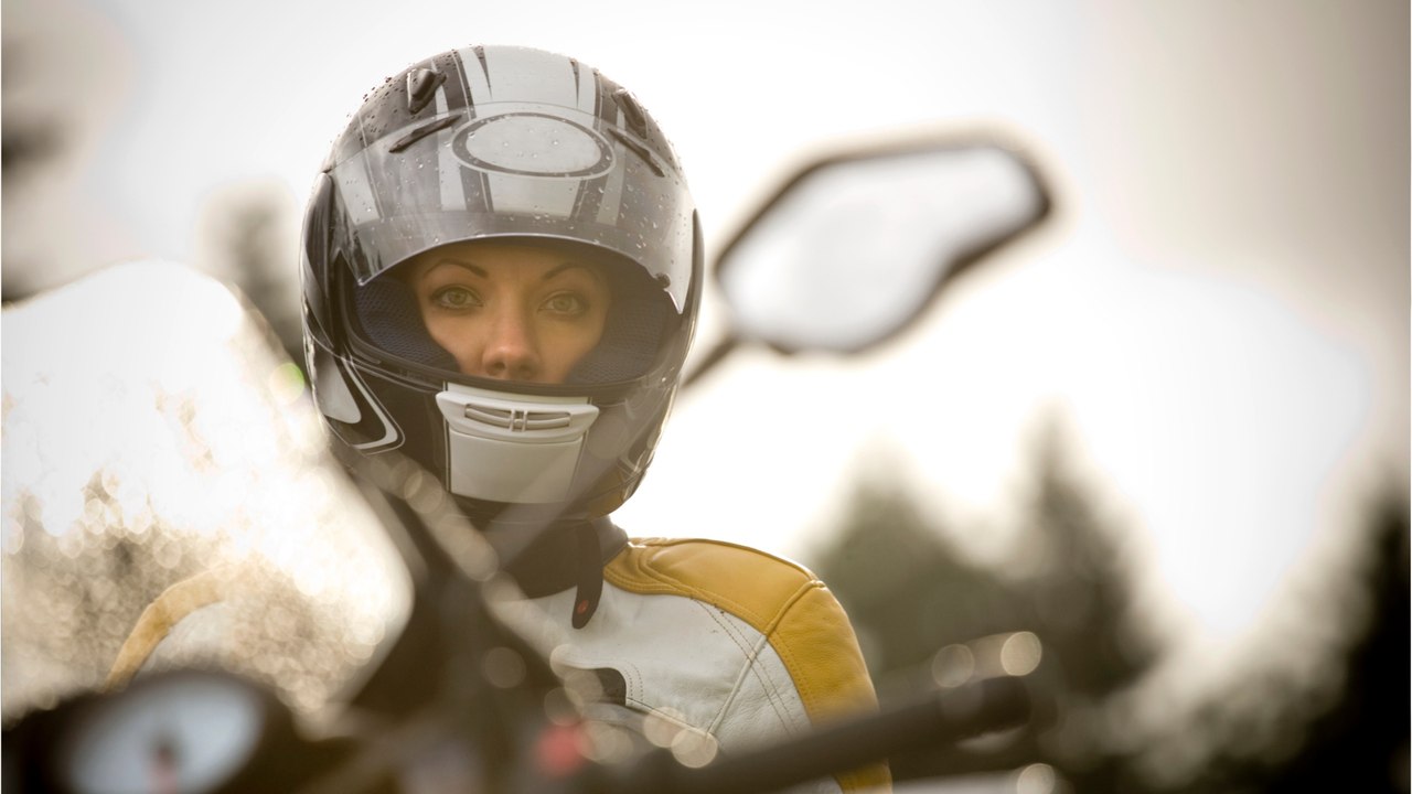 Luftig und sicher: tipps für den kauf des motorradhelms