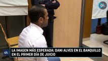 La imagen más esperada: Dani Alves en el banquillo en el primer día de juicio