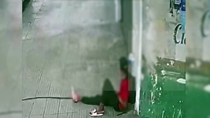 Ladrão é flagrado furtando extensão em trailer de lanches