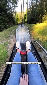 Une piste de Bobsleigh en pleine forêt à Harrachov en République Tchèque