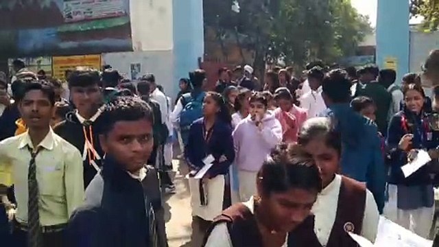 16541 students gave Hindi paper, 408 remained absent