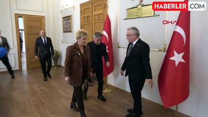 Emekli öğretmenler deprem bölgesine bağış yaptı