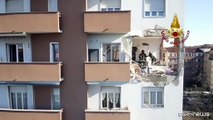 Esplosione a Corsico nel Milanese, appartamento sventrato