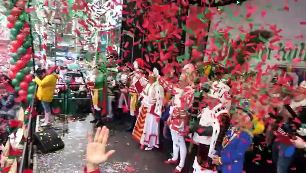 Straßenkarneval ist eröffnet – gute Laune bei Schmuddelwetter