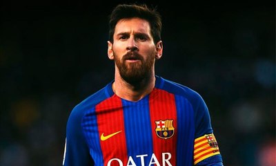 منديل "وعد برشلونة" لميسي للبيع في مزاد