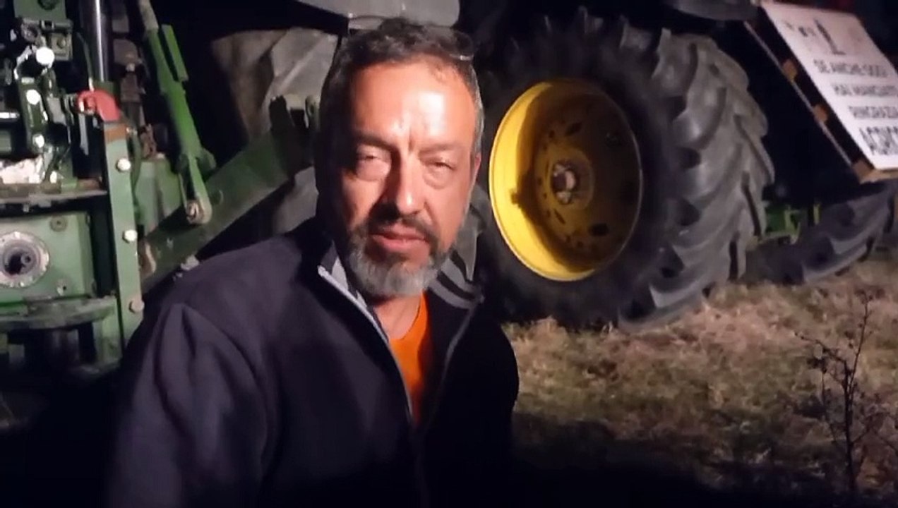 Protesta dei trattori, la notte degli agricoltori in tenda: "Siamo qui perch? non ce la facciamo pi?"