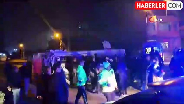 Göreve giden polisleri taşıyan midibüs devrildi, 25 polis hafif şekilde yaralandı