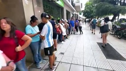 Fila interminable para ministra argentina que ofreció atender a quienes tenían hambre
