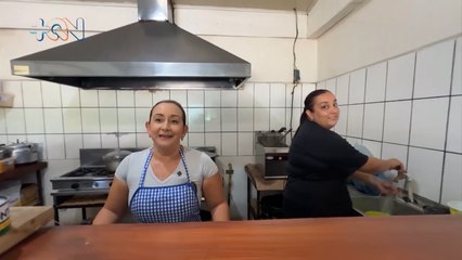 mqn-Nina y Checha se fueron de Orotina a Playa Potrero a deleitar con su cuchara-050224