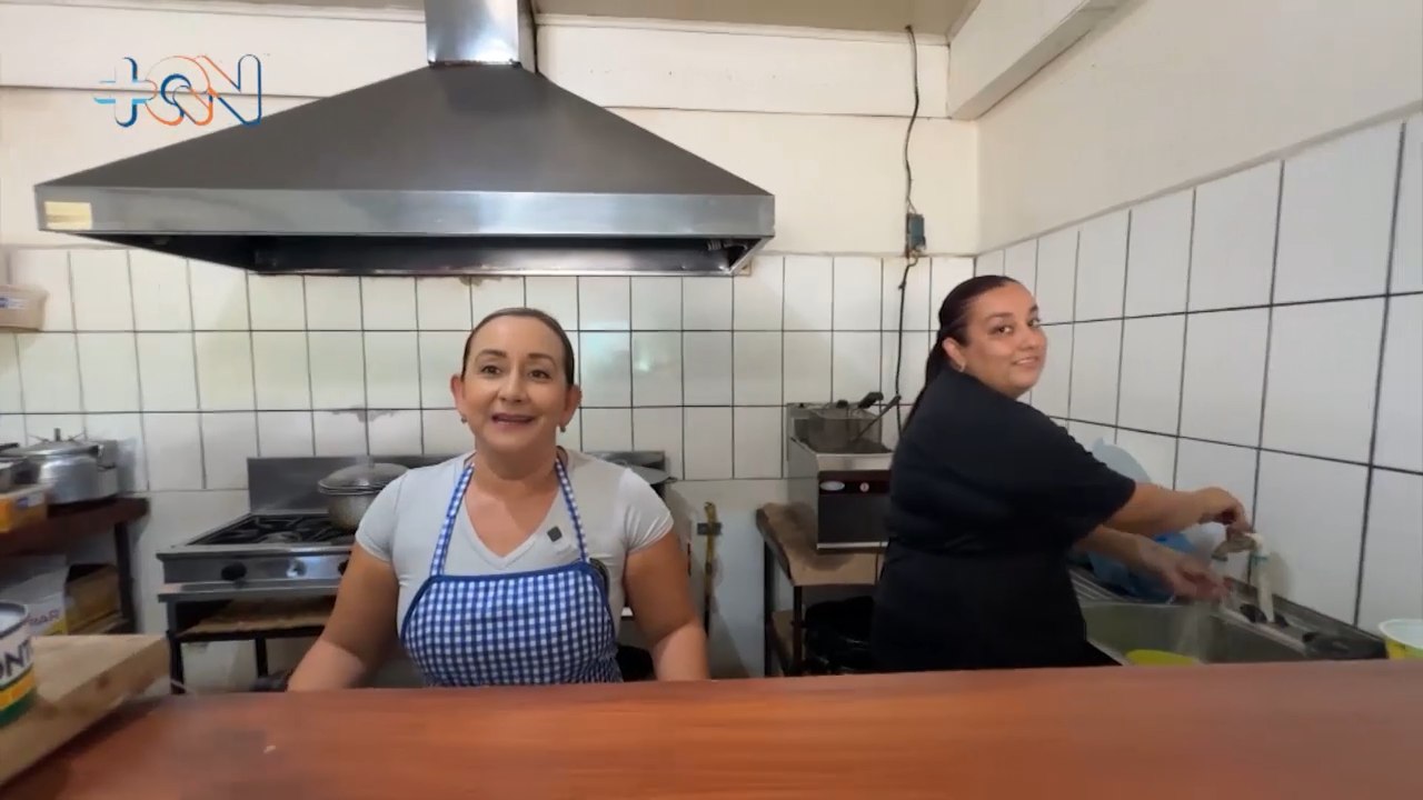 mqn-Nina y Checha se fueron de Orotina a Playa Potrero a deleitar con su cuchara-050224