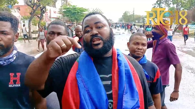 Plizyè santèn moun manifeste nan vil Okay pou ekzije demisyon premye minis Dr. Ariel Henry.