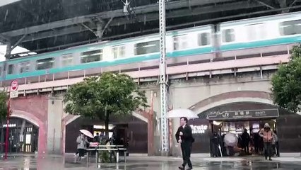 Downtown Tokyo hit with heavy snow
