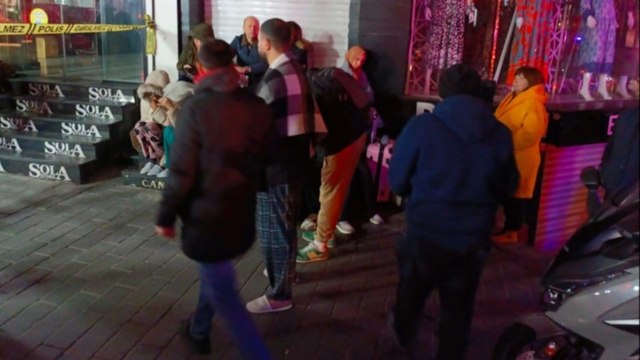 Fatih'te otelde yangın: Mahsur kalan 20 kişi kurtarıldı