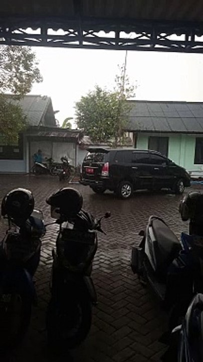 hujan lagi