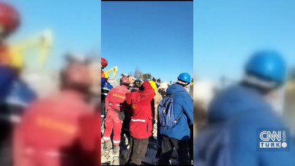 Depremde 200’den fazla hayvanı enkazdan kurtardılar