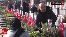 Depremde hayatını kaybedenlerin yakınları mezarlıkları ziyaret etti