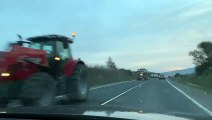 Protesta de agricultores con sus tractores entre Villatuerta y Estella