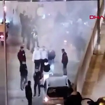 Asker uğurlamasında yolu kapatıp maytap patlattılar