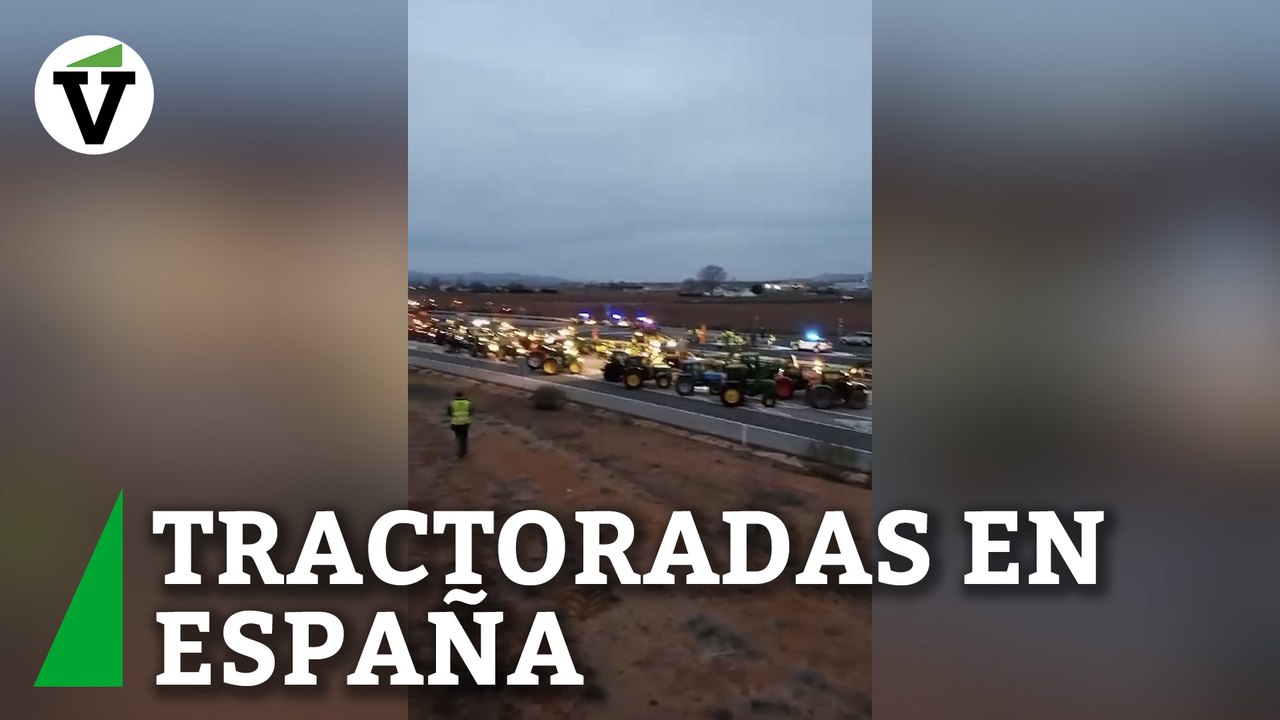 Las protestas de asociaciones agrícolas colapsan una autopista cerca de Murcia y Madridejos (Toledo)