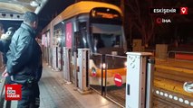 Eskişehir'de tramvayda dilendi: Kızım SMA hastası