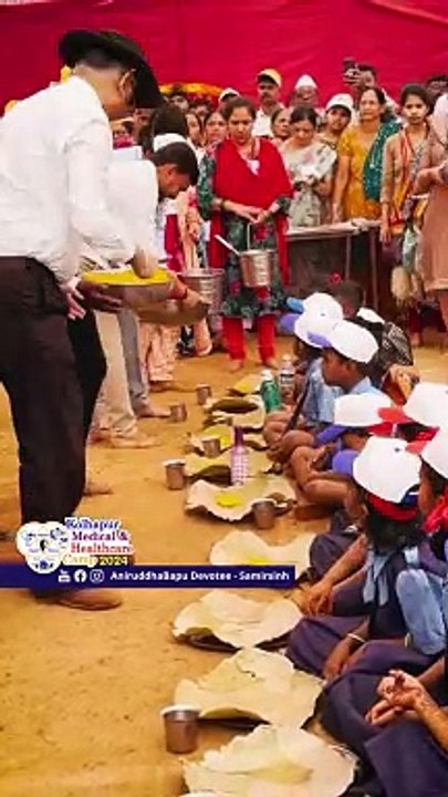 Parampujya Suchit Dada serving food with love to schoolchildren _ Kolhapur Medical & Healthcare Camp