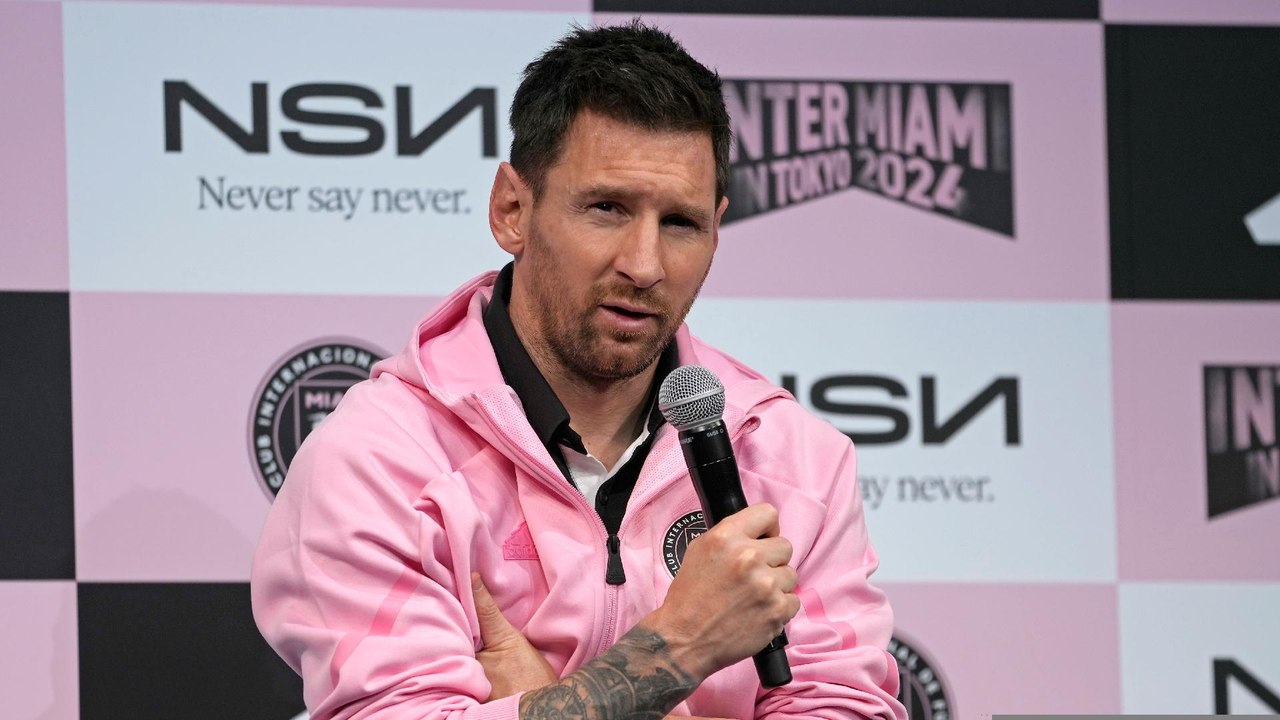 Messi provides injury update