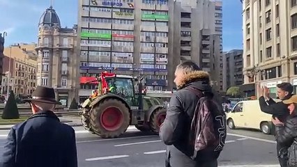 Los tractores invaden la plaza de Santo Domingo