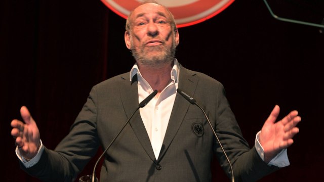 Kein Platz für Diskriminierung, Rassismus und Antisemitismus : Fischer erhält donnernden Applaus