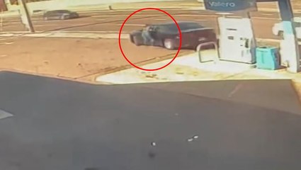 Driver clinging onto car window dragged onto road while trying to stop theft