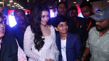 Shraddha Kapoor celebrates brother Priyank Sharma's birthday with her squad; indulges in chocolate cake