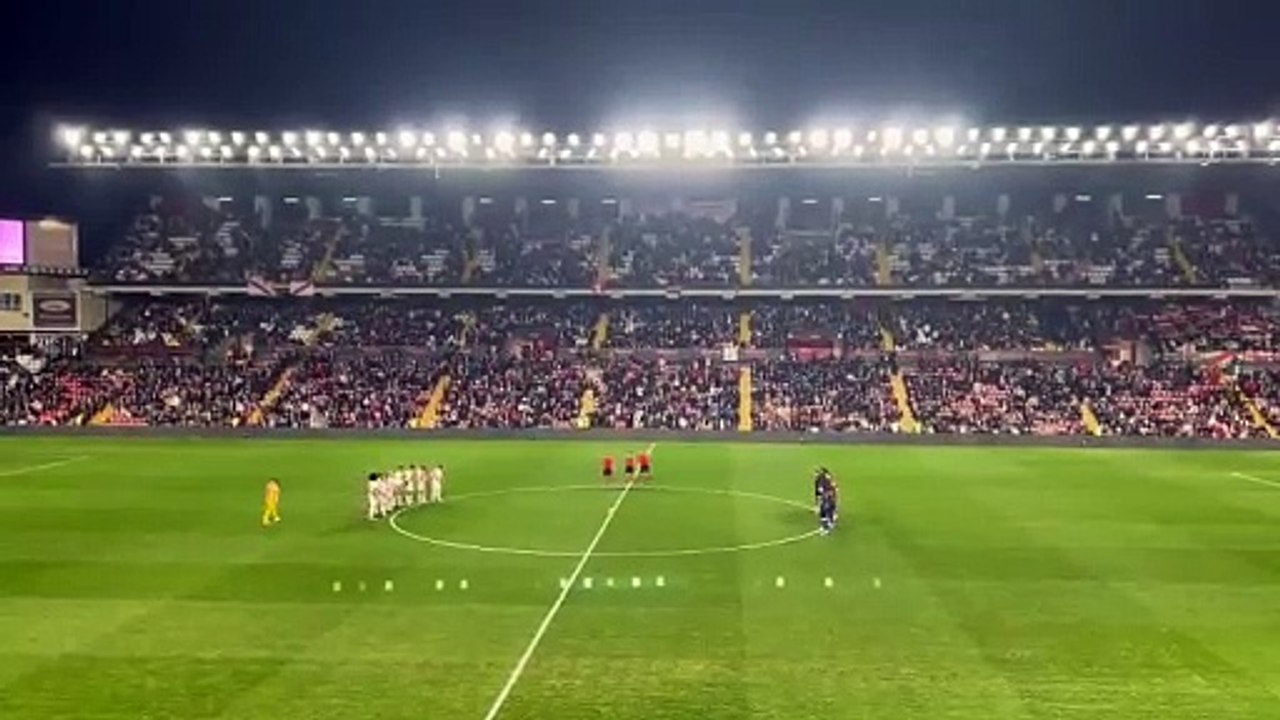 Emotivo homenaje del Rayo Vallecano a uno de los jóvenes de Arganda fallecidos en la A-3