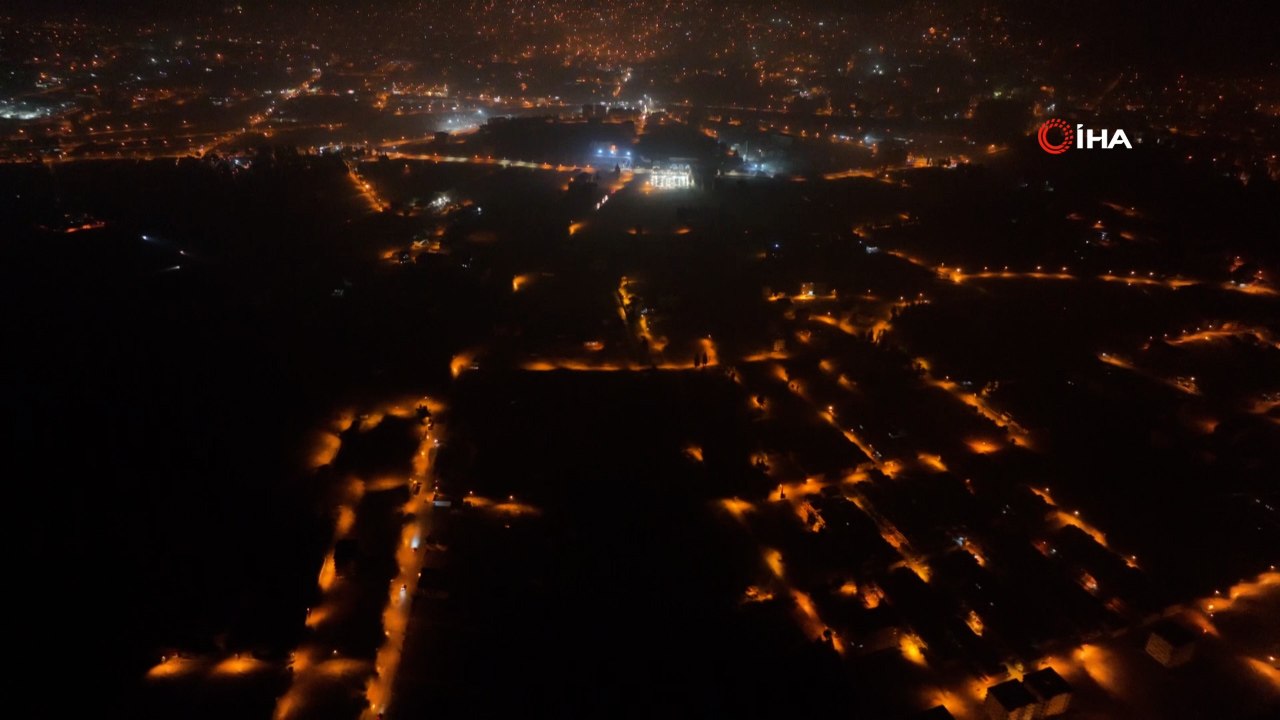 Hatay’ın deprem nedeniyle karanlığa gömülen bölgeleri dronla görüntülendi