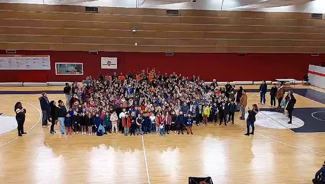 350 enfants des écoles du Mans à l'entrainement des basketteurs du MSB