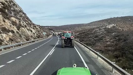 La tractorada 'rodea' Soria por la variante