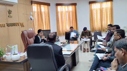 जिला कलक्टर ने ली समीक्षा बैठक