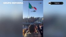 Helicóptero corta bandera en pleno vuelo