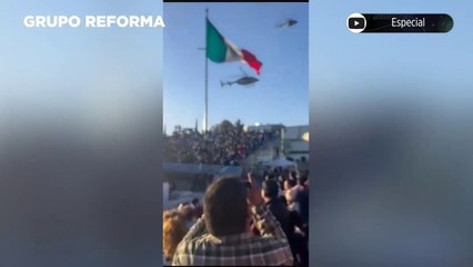 Helicóptero corta bandera en pleno vuelo