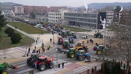 Agricultores bloqueiam estradas na Espanha