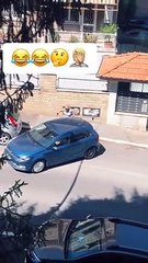 Esposa perdeu a pacincia com o marido durante uma manobra de estacionamento