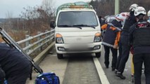 충남 아산 43번 국도서 화물차에 치인 2명 사상 / YTN